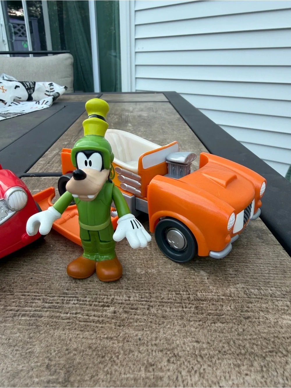 Mickeys Roadster racers 2-in1 transforming cars- set of three